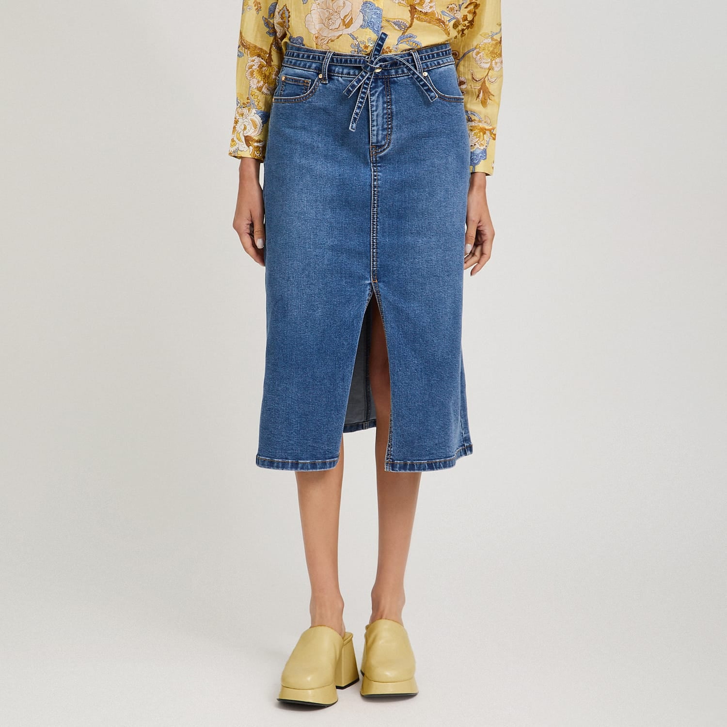 Falda de Denim con Cinturón y Corte Frontal Azul